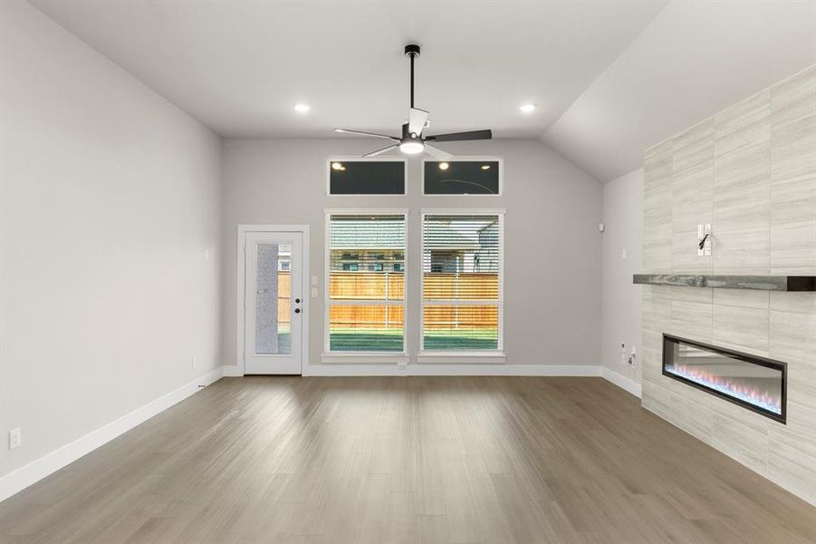 16. 1027 Gracious - Family (2)