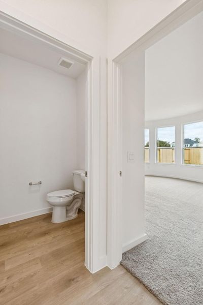 Spacious, unfurnished interior of a new home in Ellerden, Tomball (Image 16).