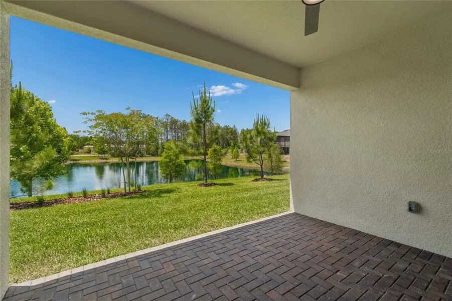 Exterior details and patio area of a home in Pearl Estates, Lutz (Image 3).