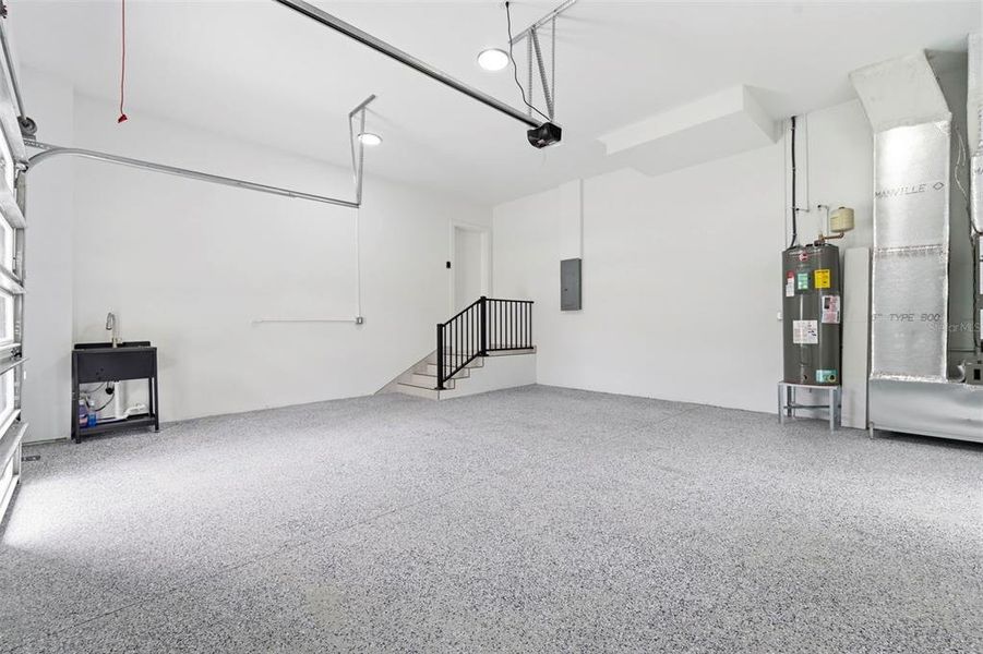 Spacious, unfurnished interior of a new home in , Safety Harbor (Image 60).