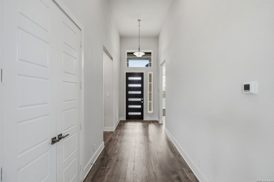 Spacious, unfurnished interior of a new home in Esperanza 50's, Boerne (Image 36).