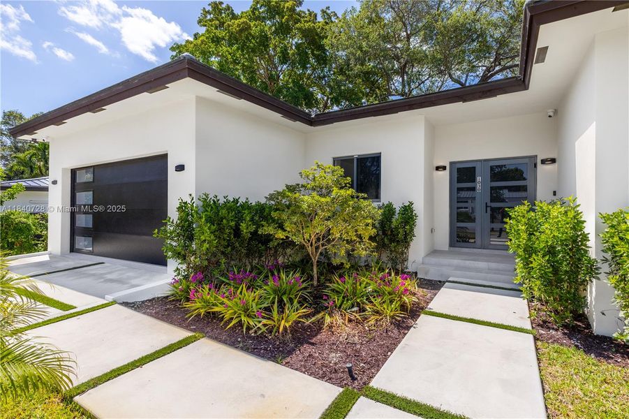 Exterior details and patio area of a home in , Biscayne Park (Image 30).