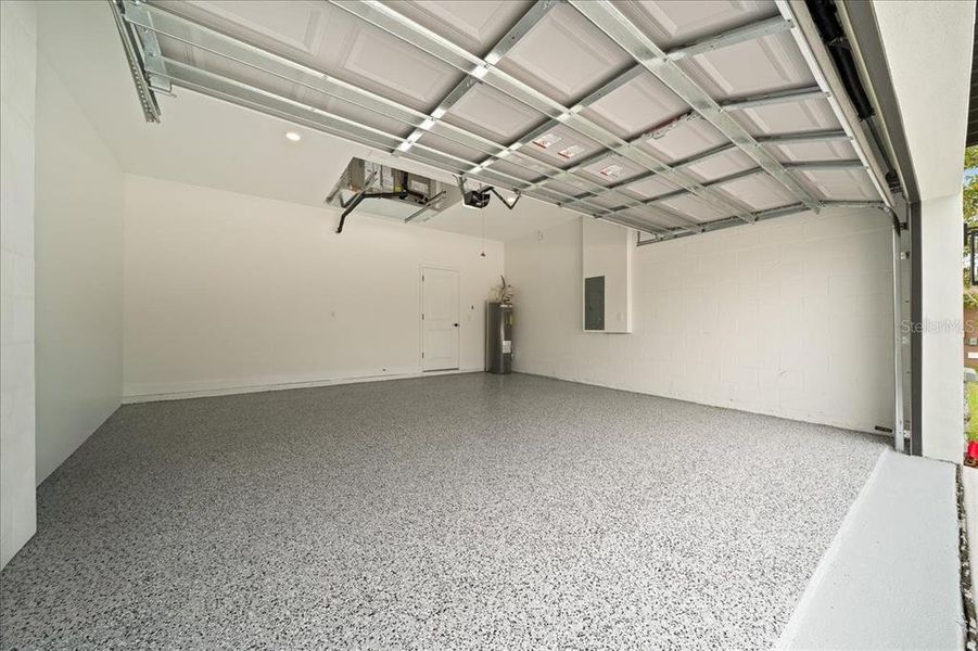 Spacious, unfurnished interior of a new home in , Weeki Wachee (Image 41).