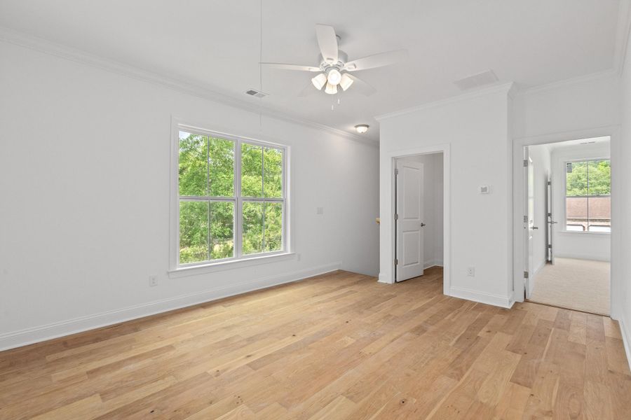 Spacious, unfurnished interior of a new home in , Summerville (Image 30).