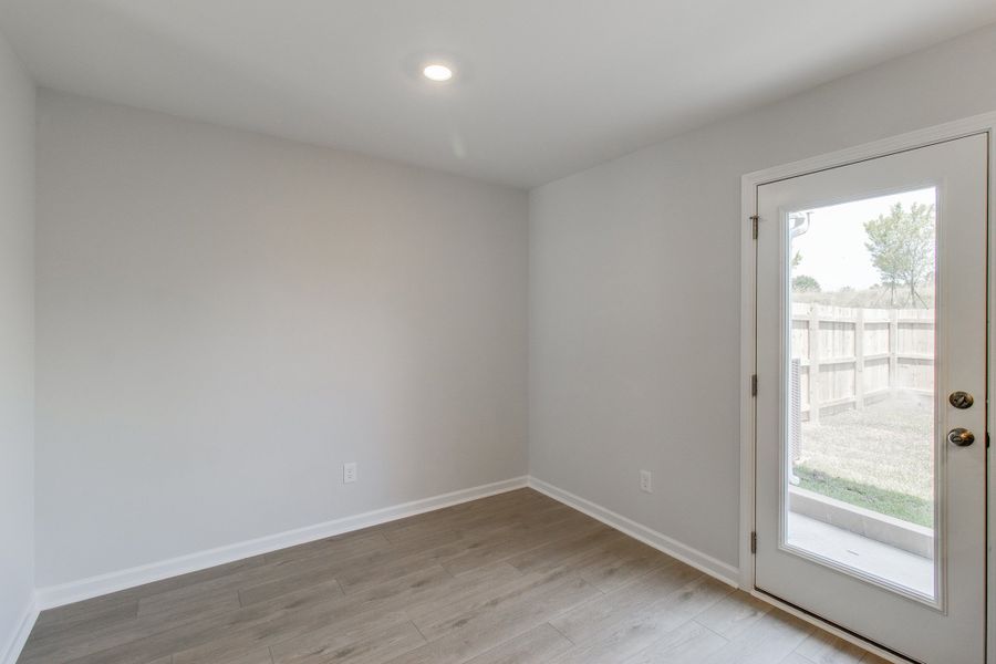 Spacious, unfurnished interior of a new home in Astoria, Columbia (Image 15).