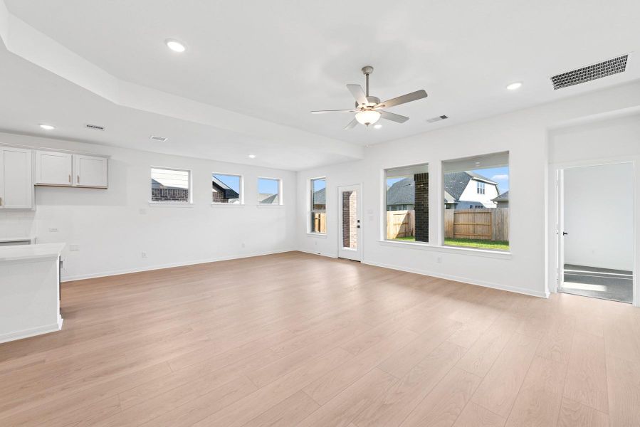 Spacious, unfurnished interior of a new home in Escondido 50' Homesites, Magnolia (Image 25).