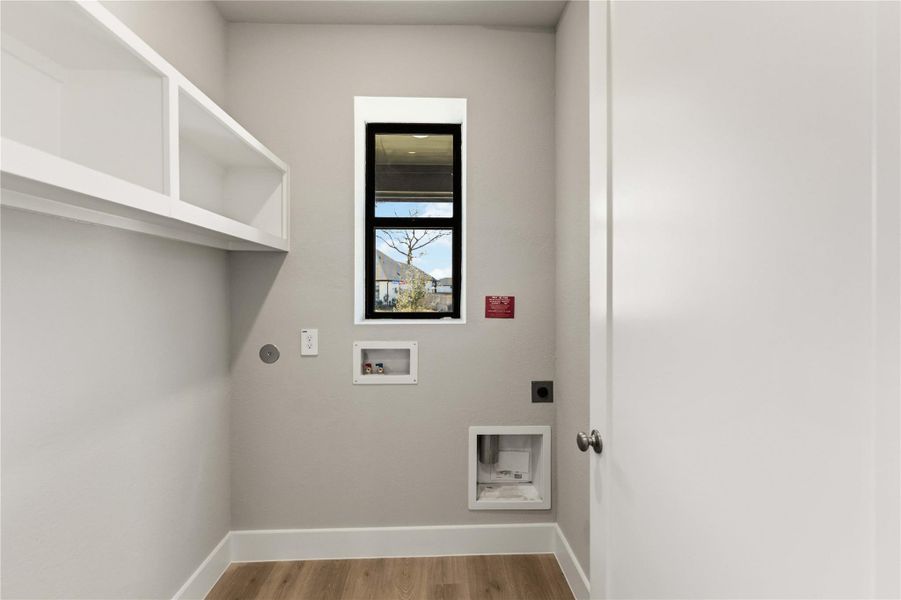 Spacious, unfurnished interior of a new home in Sienna, Missouri City (Image 5).