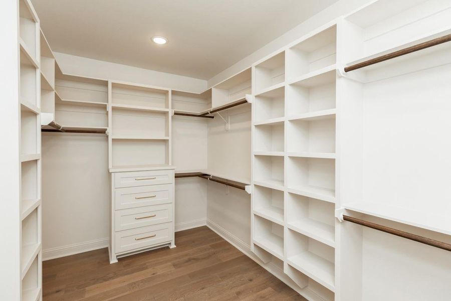 Spacious, unfurnished interior of a new home in , Beaumont (Image 34).