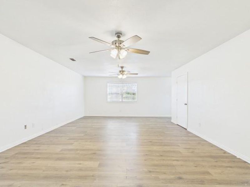 Spacious, unfurnished interior of a new home in , Athens (Image 16).