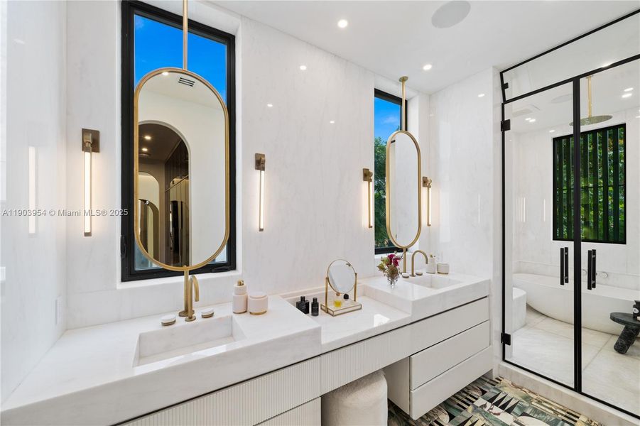 Furnished interior view inside a new home in , Miami Beach (Image 94).