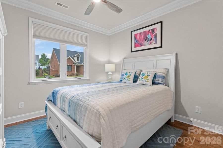 Guest bedroom.