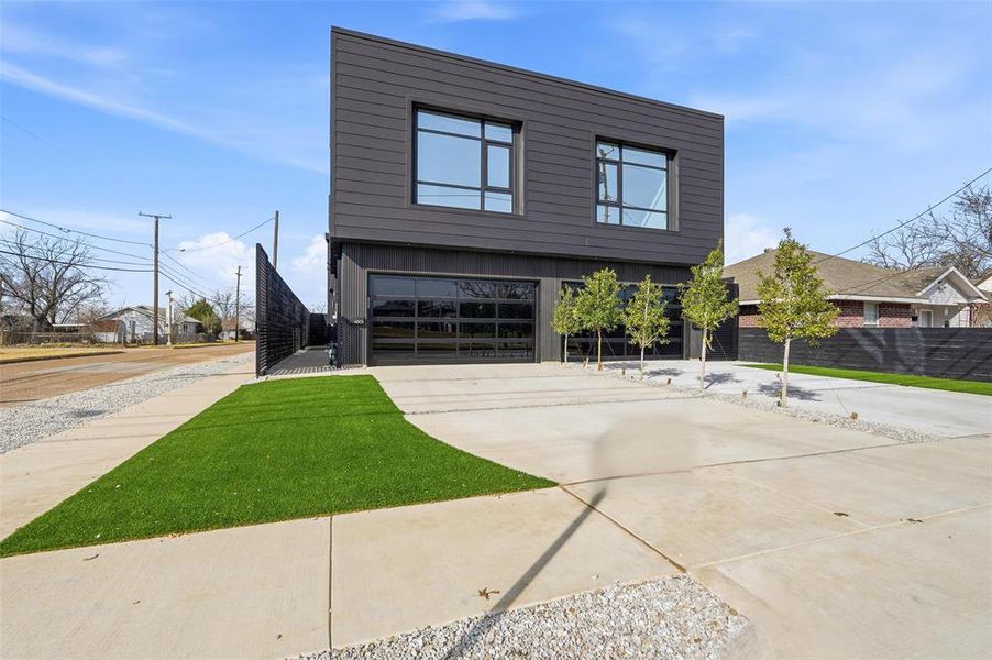 Front exterior of a new home in , Dallas, TX, highlighting curb appeal (Image 1). Front exterior of a new home in , Dallas, TX, highlighting curb appeal (Image 1).