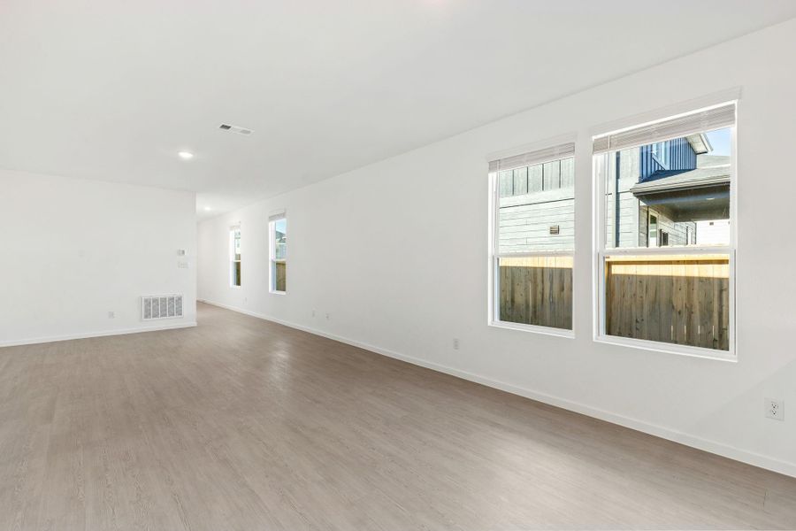 Spacious, unfurnished interior of a new home in Montgomery Bend, Montgomery (Image 19).