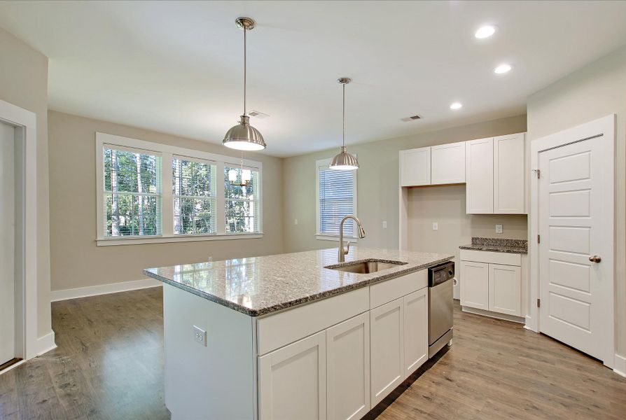 Saratoga Kitchen and Dining Area