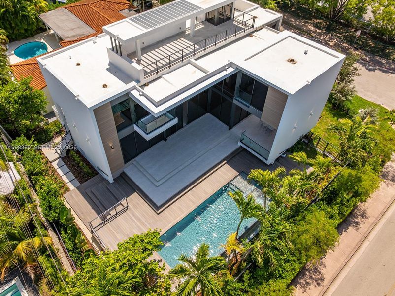 Exterior details and patio area of a home in , Key Biscayne (Image 14).