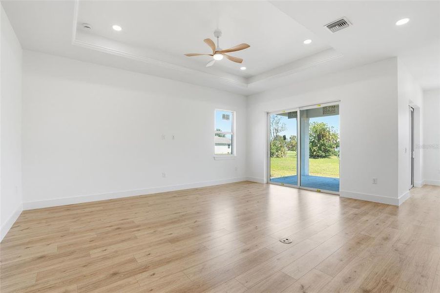 Spacious, unfurnished interior of a new home in , Punta Gorda (Image 12).