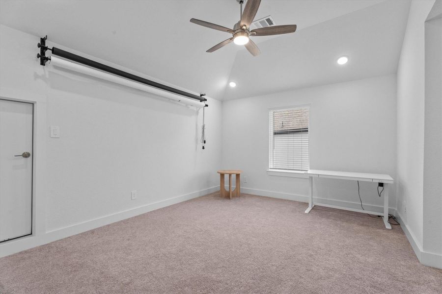 Spacious, unfurnished interior of a new home in Sorella, Tomball (Image 21).