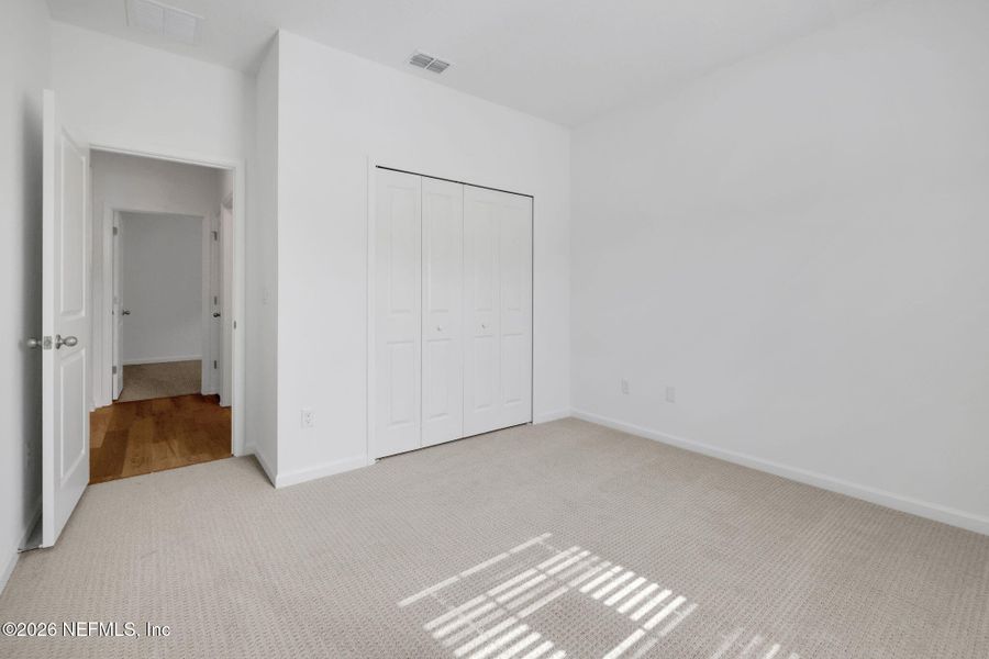 Spacious, unfurnished interior of a new home in Jennings Farm, Middleburg (Image 31).