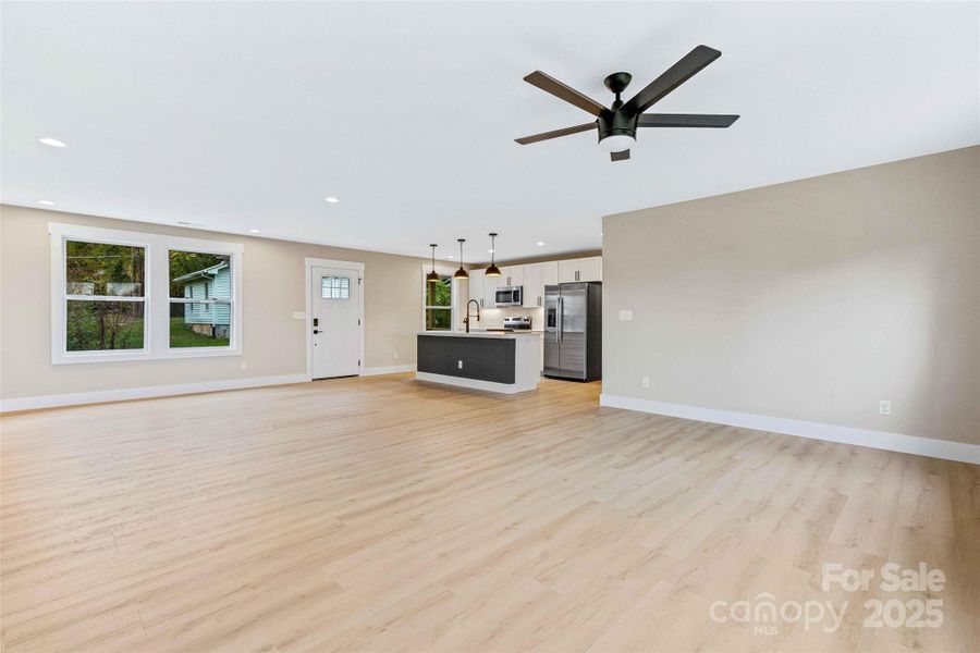 Spacious, unfurnished interior of a new home in , Marion (Image 38).