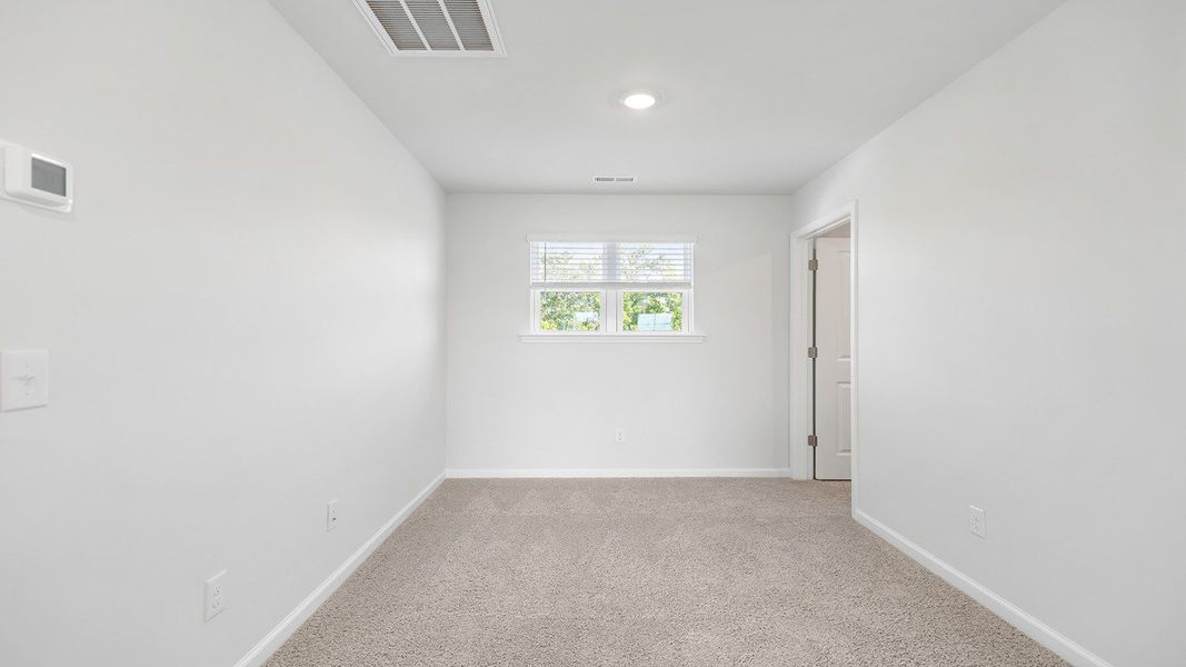 Spacious, unfurnished interior of a new home in Sheep Island, Summerville (Image 16).