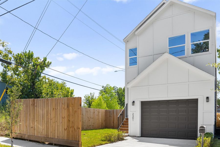 2303 Staples Street 2303 Staples Street