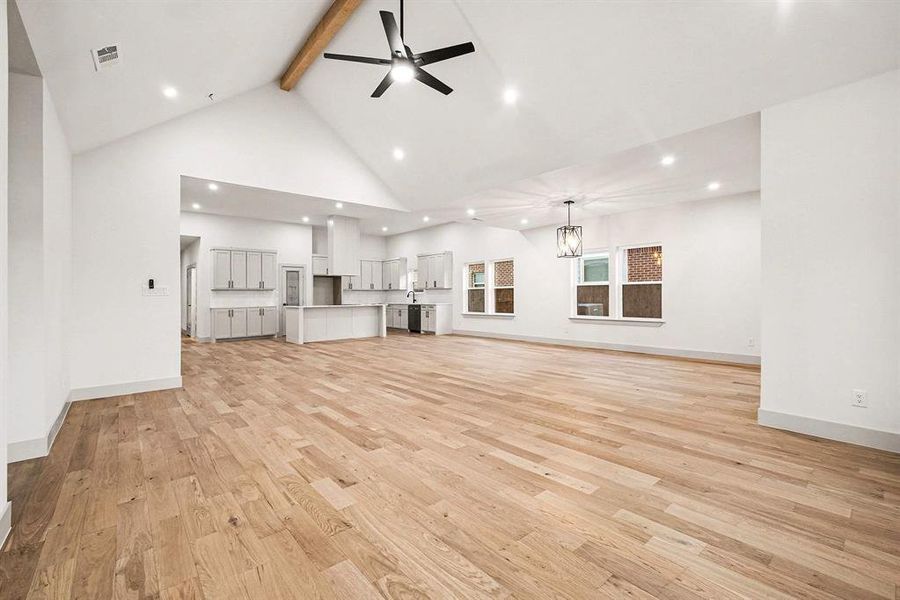 Spacious, unfurnished interior of a new home in , Dallas (Image 18).