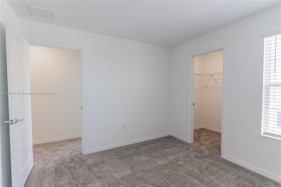 Spacious, unfurnished interior of a new home in Inman Groves, Winter Haven (Image 44). Spacious, unfurnished interior of a new home in Inman Groves, Winter Haven (Image 44).
