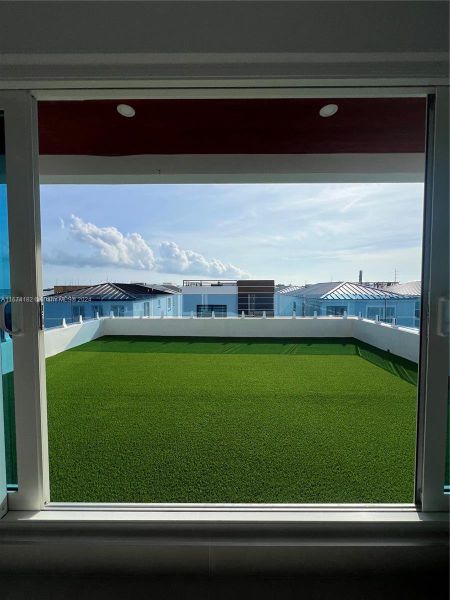 Exterior details and patio area of a home in , Key Largo (Image 3).