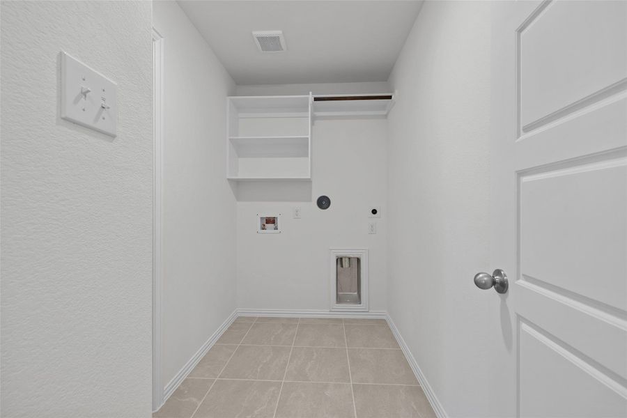 Spacious, unfurnished interior of a new home in Oakwood Estates, Waller (Image 21).