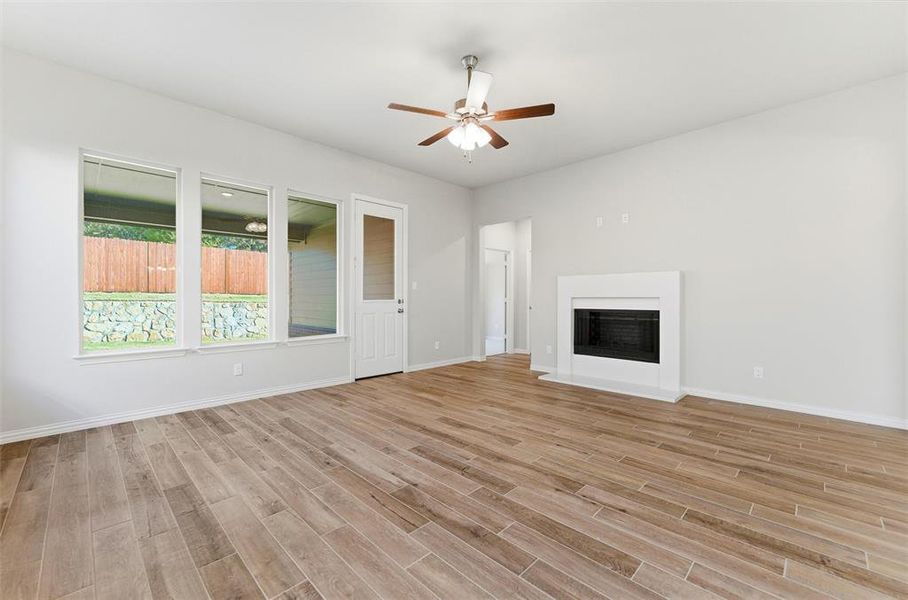 Spacious, unfurnished interior of a new home in Waterford Park, Weatherford (Image 36). Spacious, unfurnished interior of a new home in Waterford Park, Weatherford (Image 36).