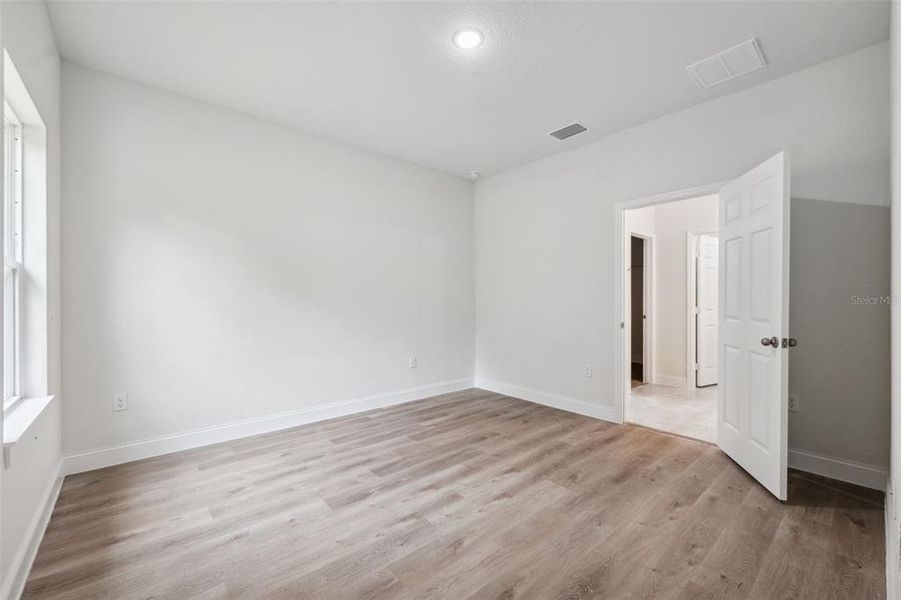 Spacious, unfurnished interior of a new home in , Citrus Springs (Image 34).