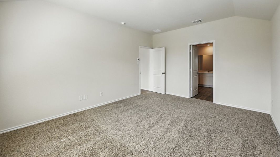 Spacious, unfurnished interior of a new home in Saddlebrook, Waxahachie (Image 7).