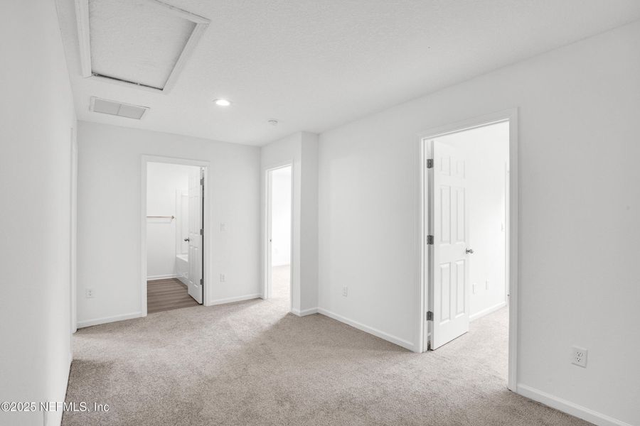 Spacious, unfurnished interior of a new home in , Palatka (Image 19).