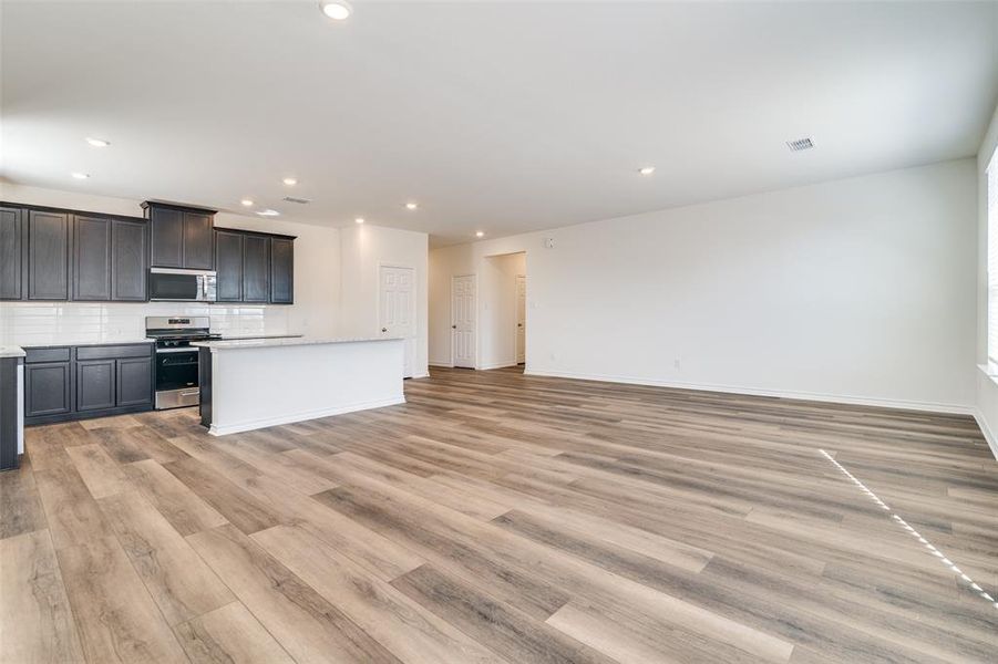 Spacious, unfurnished interior of a new home in Heartland Signature, Crandall (Image 13).