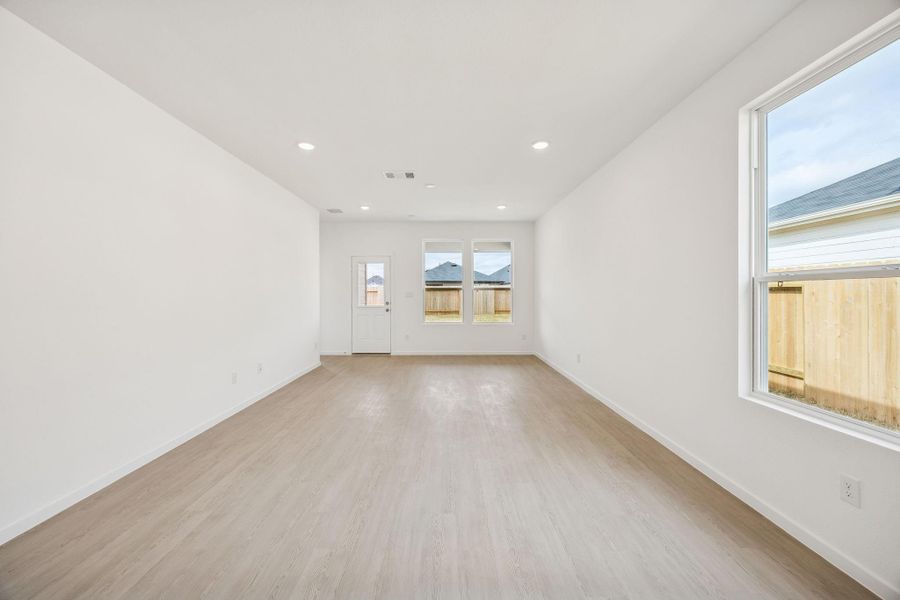 Spacious, unfurnished interior of a new home in Montgomery Bend, Montgomery (Image 19).