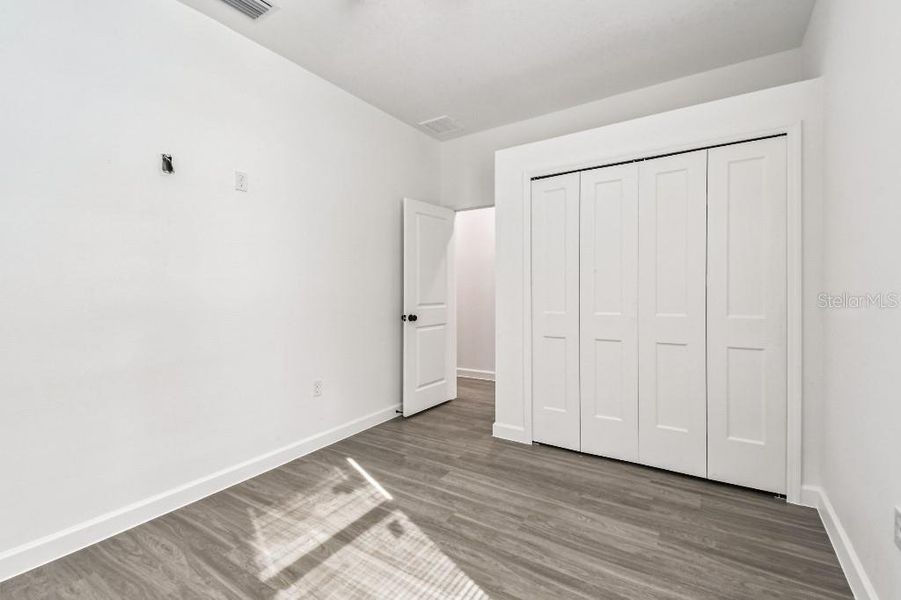 Spacious, unfurnished interior of a new home in , Lutz (Image 4).