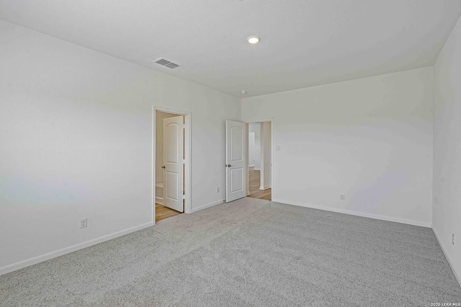 Spacious, unfurnished interior of a new home in , San Antonio (Image 17).