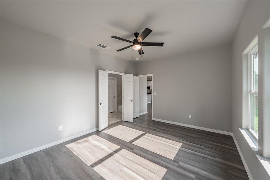 Spacious, unfurnished interior of a new home in , Fort Worth (Image 38).