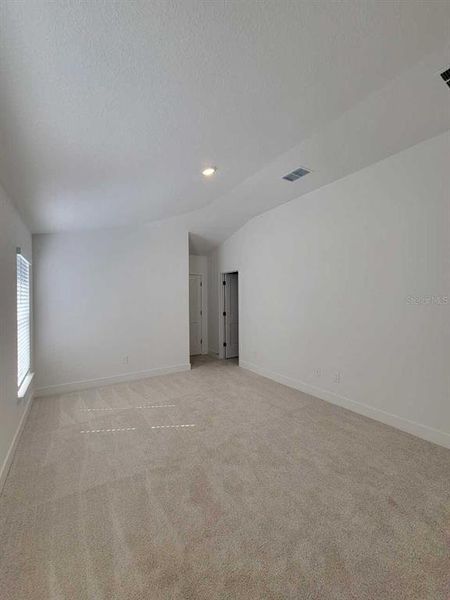 Spacious, unfurnished interior of a new home in Ocala Crossings South, Ocala (Image 11).