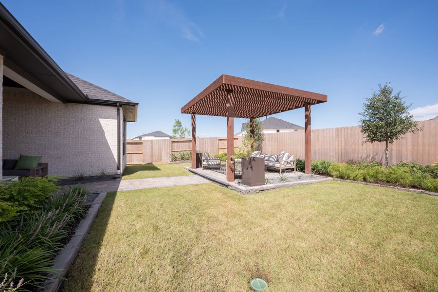 Representative exterior details of a home built from the Goldeneye by Tri Pointe Homes in Jubilee 50′, Hockley (Image 27).