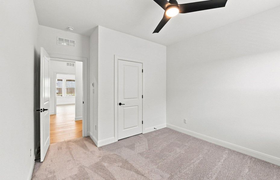 Spacious, unfurnished interior of a new home in Crescent Bluff, Georgetown (Image 21).