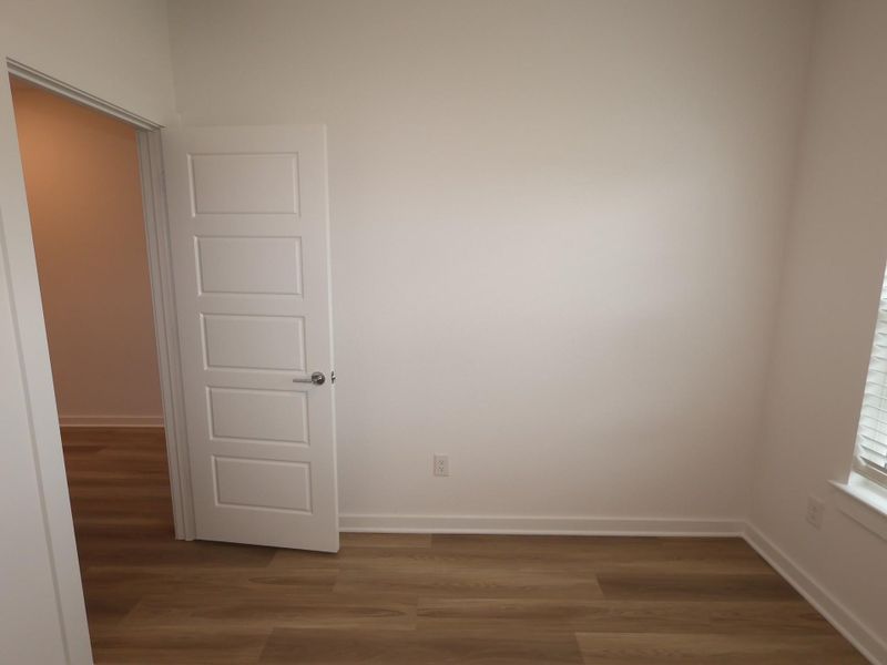 Spacious, unfurnished interior of a new home in Miller's Pond, Rosenberg (Image 21).