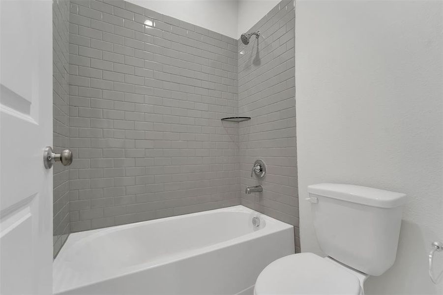 Bathroom with toilet and shower / washtub combination Bathroom with toilet and shower / washtub combination