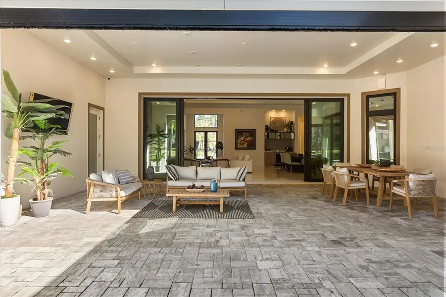 Exterior details and patio area of a home in , Montverde (Image 3).