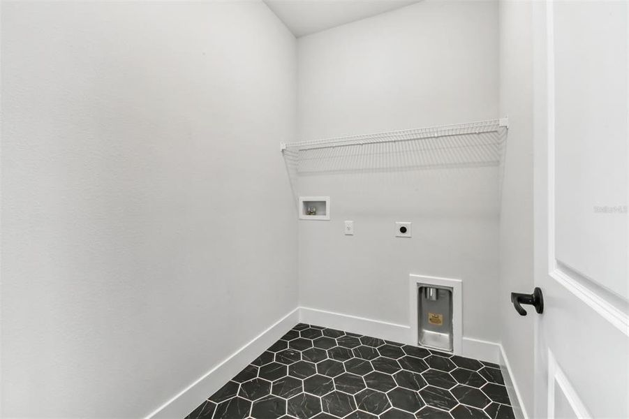 Spacious, unfurnished interior of a new home in Chapel Crossings - Garden Series, Wesley Chapel (Image 27).