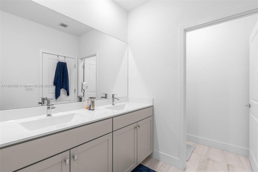 Furnished interior view inside a new home in , Pembroke Pines (Image 8).