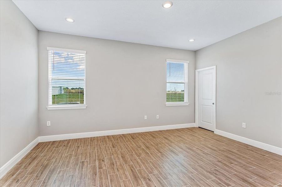 Spacious, unfurnished interior of a new home in , Winter Garden (Image 14).