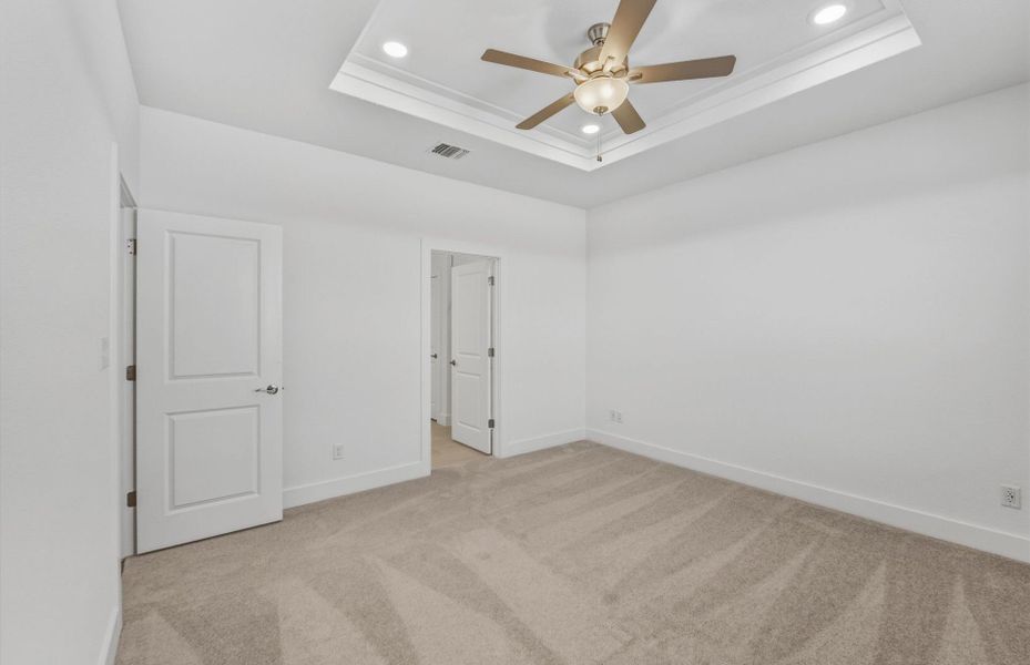 Spacious, unfurnished interior of a new home in Saddleback at Santa Rita Ranch, Liberty Hill (Image 17).