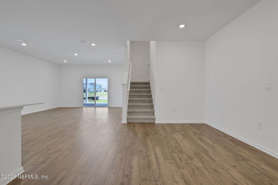 Spacious, unfurnished interior of a new home in Diamond Springs, Jacksonville (Image 33).