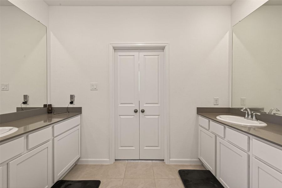 Furnished interior view inside a new home in Walnut Creek at Stone Creek: Fairway Collection, Rosenberg (Image 8). Furnished interior view inside a new home in Walnut Creek at Stone Creek: Fairway Collection, Rosenberg (Image 8).